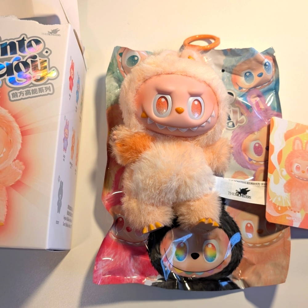 Labubu The Monster Happiness Big Into Energy Open Blind Box